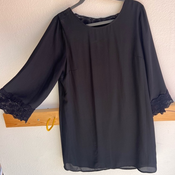 Daniel Rainn Black V-Neck Top - Picture 1 of 3